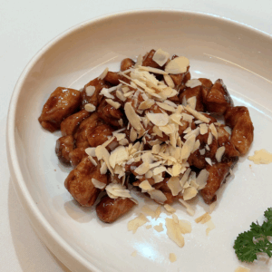 Nuestra versión del clásico pollo con almendras