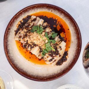 Escabeche picante de pollo de corral estilo Chong Qing