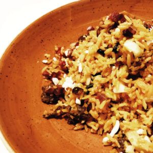 Arroz "Montaña de oro" salteado con solomillo de vaca vieja y perlas de huevo