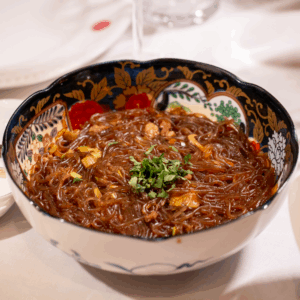 Fideos artesanales de boniato con caldo de cerdo ibérico